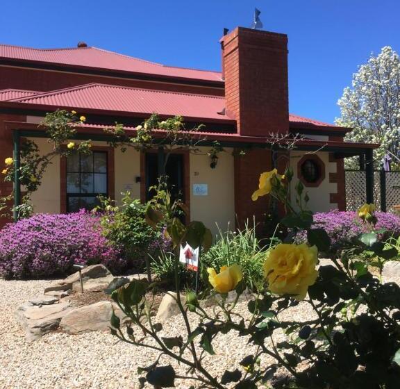 Wine And Roses Bed And Breakfast