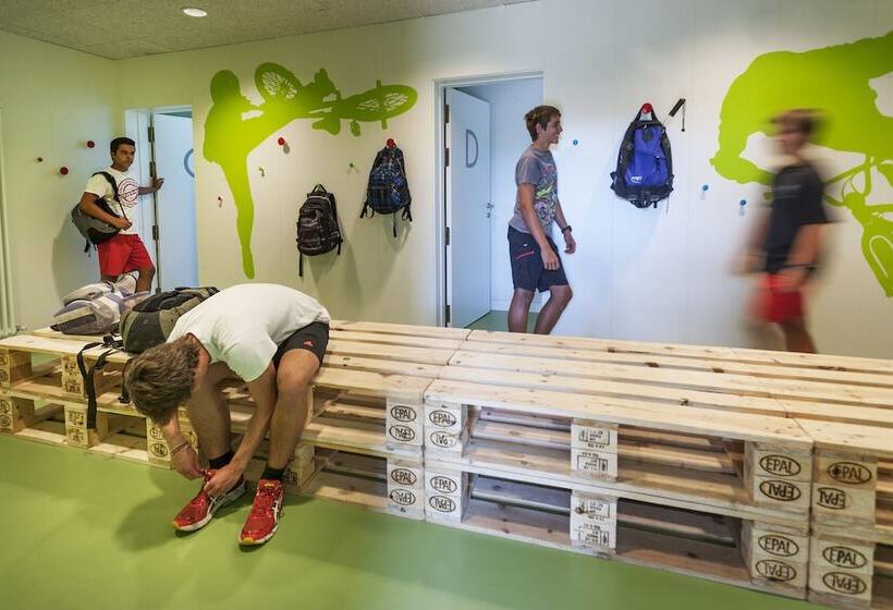 Youth Hostel Non Stop Inn By Irrisarri Land