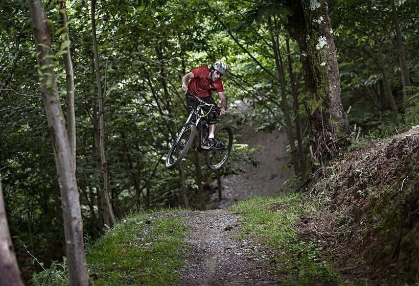 Youth Hostel Non Stop Inn By Irrisarri Land