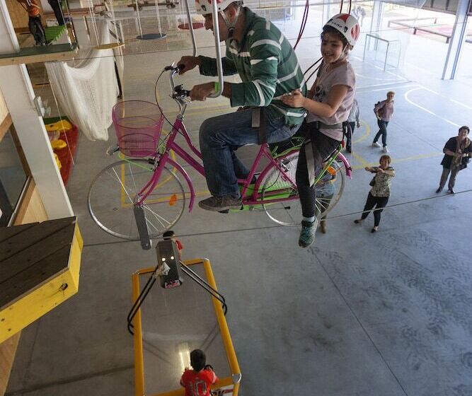 Youth Hostel Non Stop Inn By Irrisarri Land