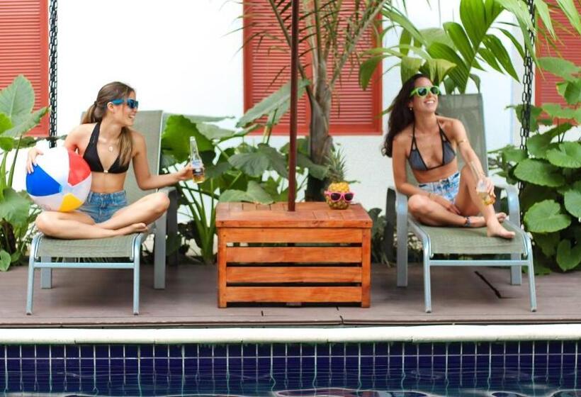 تختخواب و صبحانه La Vaina Cali