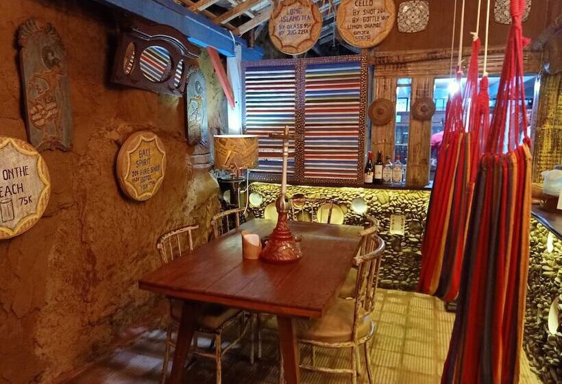 צימר Lovina Central Hostel