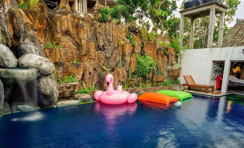 צימר Lovina Central Hostel