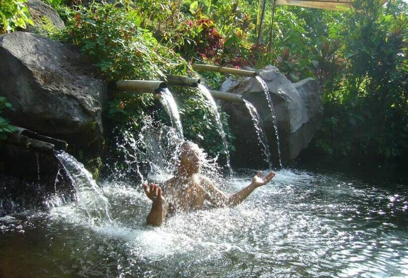 צימר Lovina Central Hostel