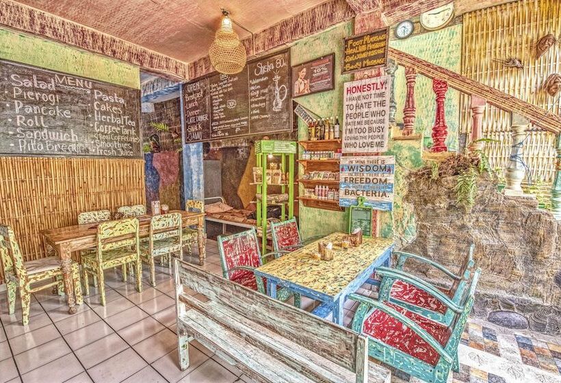 צימר Lovina Central Hostel