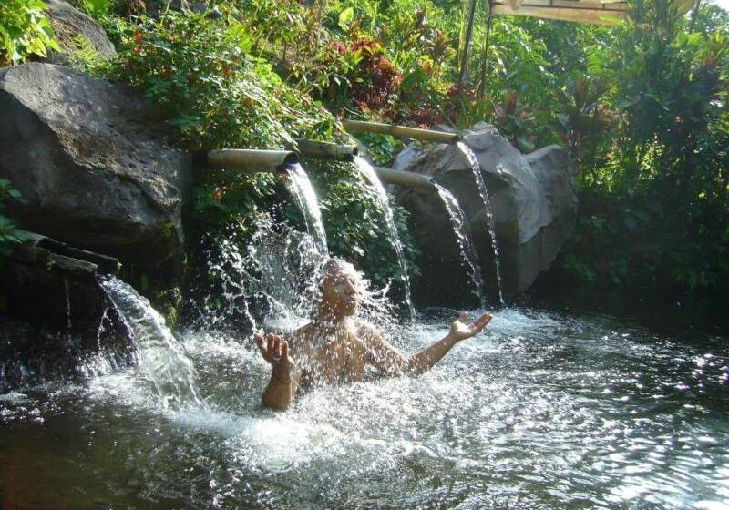 צימר Lovina Central Hostel