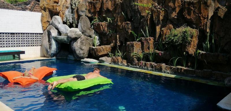 צימר Lovina Central Hostel