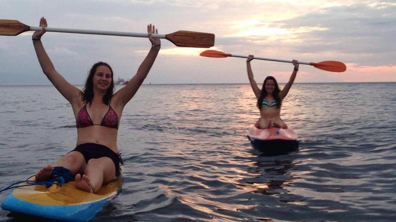 צימר Lovina Central Hostel