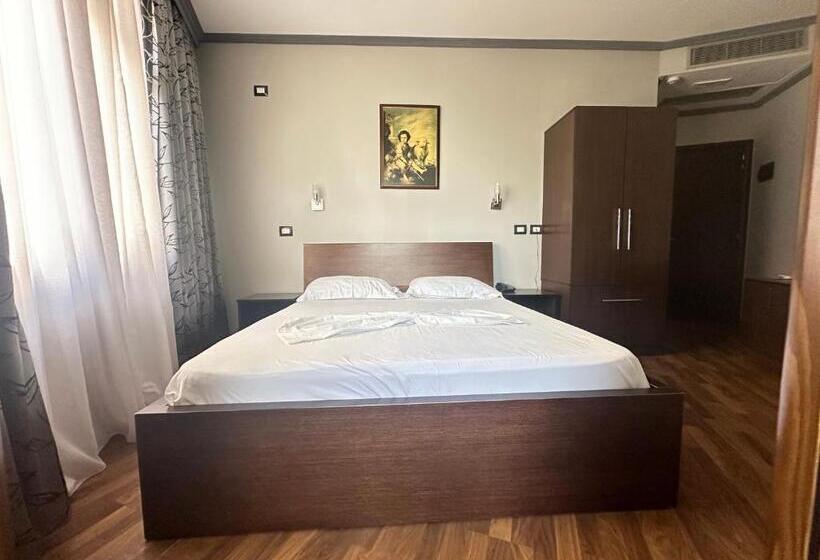 تختخواب و صبحانه Panorama Hotel Central