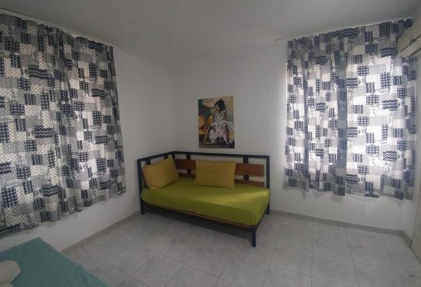 مسافرخانه Green Garden Guesthouse
