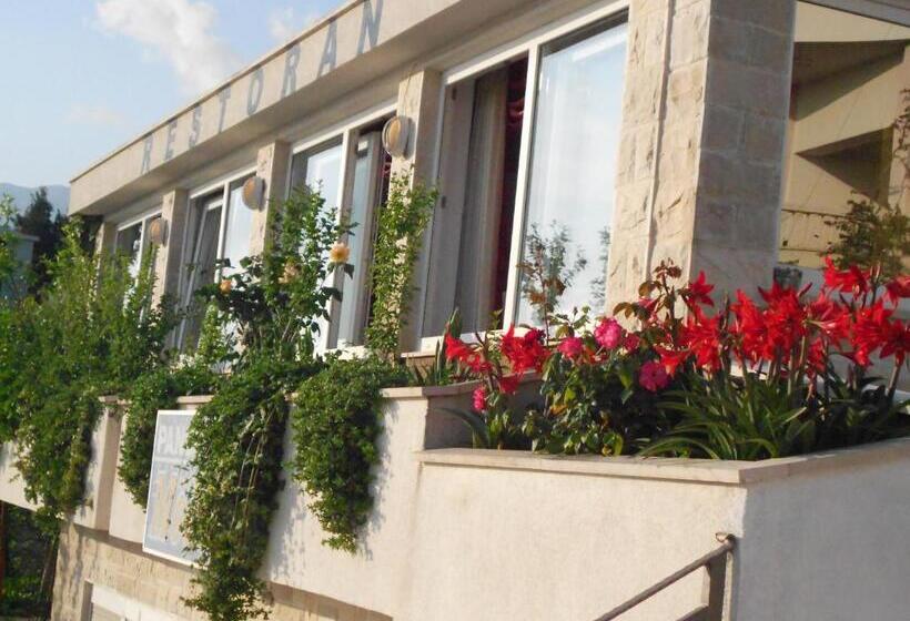 여관 Pansion Komfor Moča