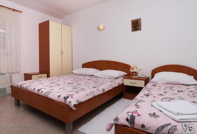 여관 Pansion Komfor Moča