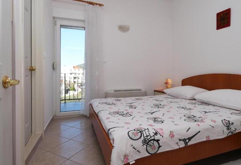 여관 Pansion Komfor Moča