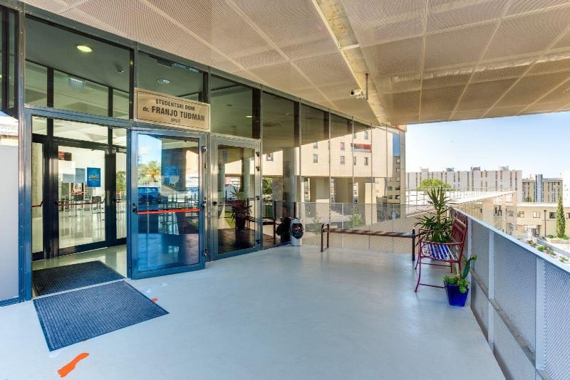 Rooms Dr. Franjo Tuđman   Hostel