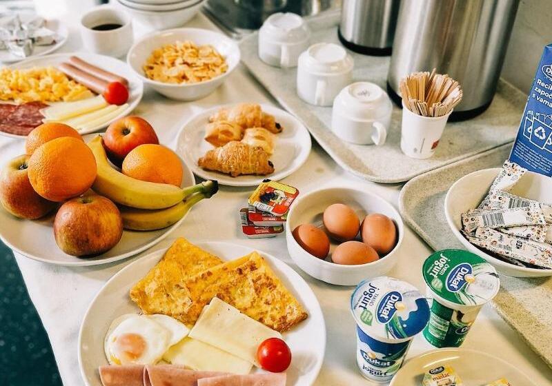 Rooms Dr. Franjo Tuđman   Hostel