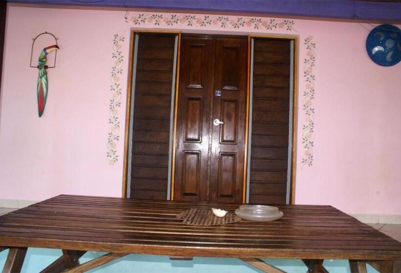 هتل Bluepango Guest House