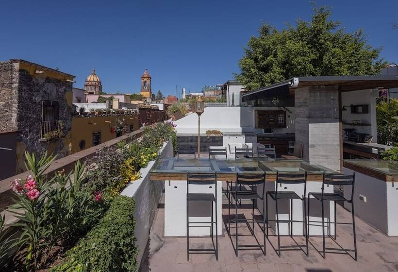 هتل Casa Andreu
