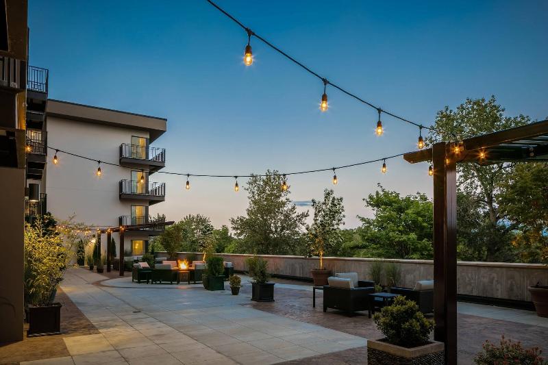 Отель Courtyard By Marriott Corvallis