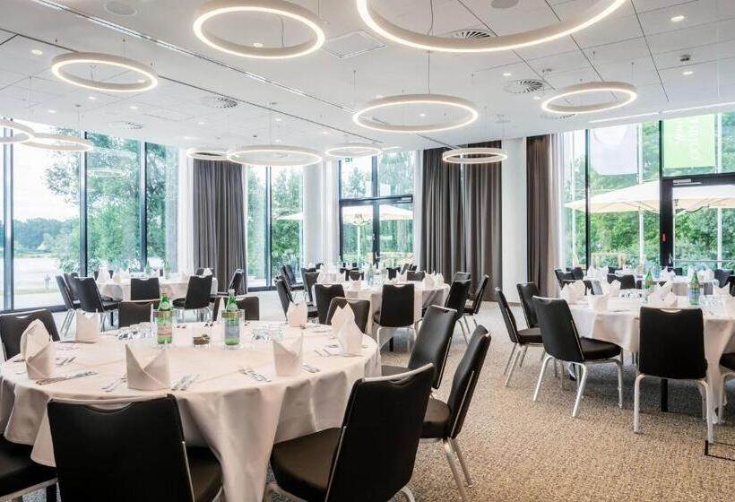 هتل Courtyard By Marriott Wolfsburg