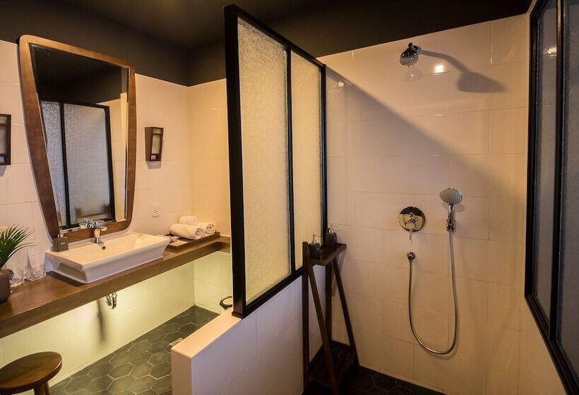 هتل Danang Boutique