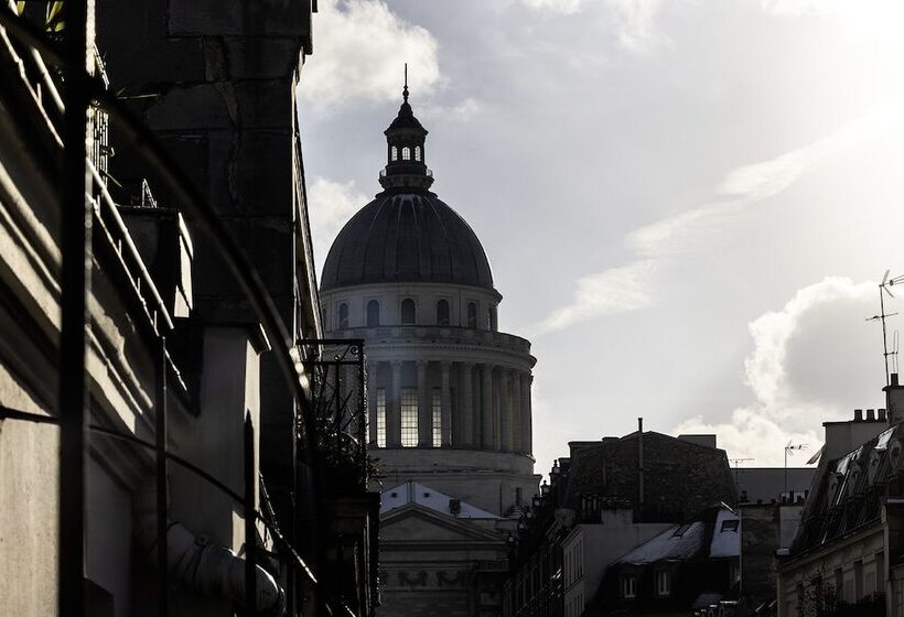 ホテル Des Carmes By Malone