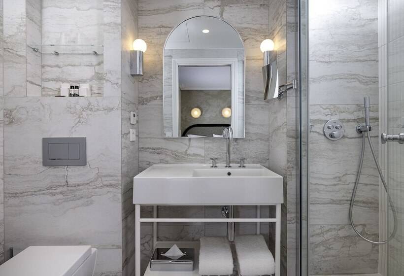 ホテル Des Carmes By Malone