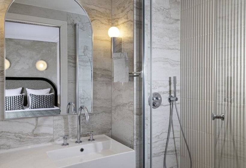 ホテル Des Carmes By Malone