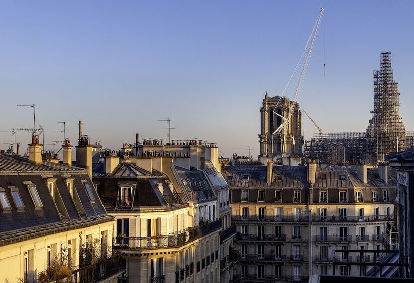 ホテル Des Carmes By Malone