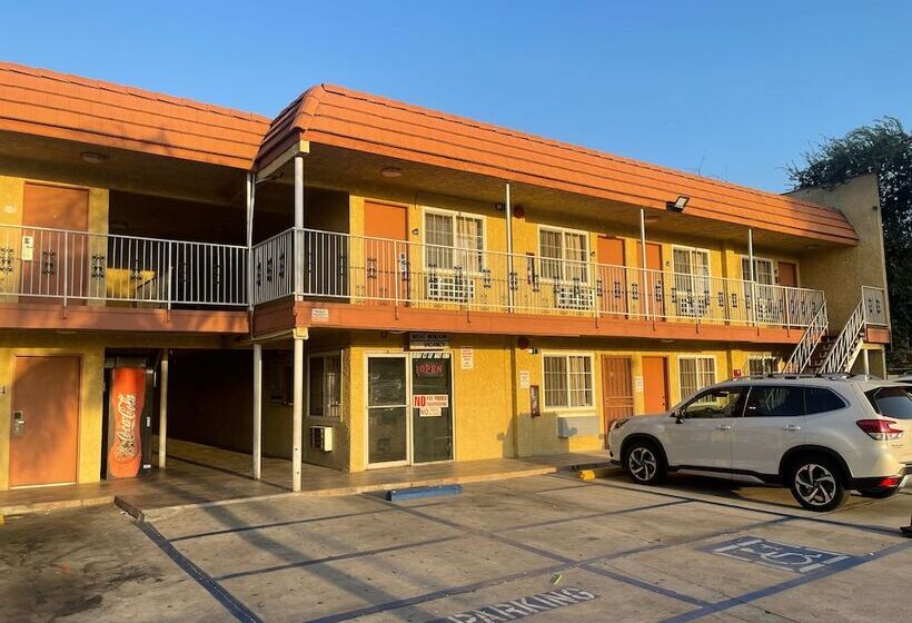 Отель Simplestay Suites   San Bernardino
