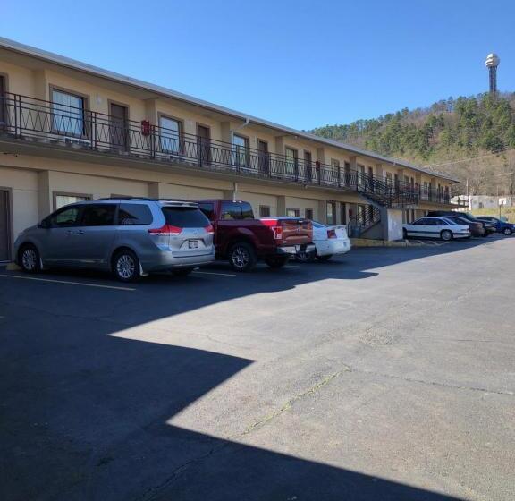 فندق Economy Inn Hot Springs