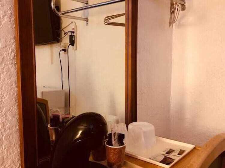 فندق Economy Inn