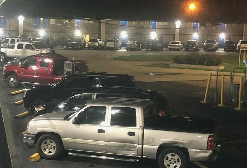 فندق Economy Inn