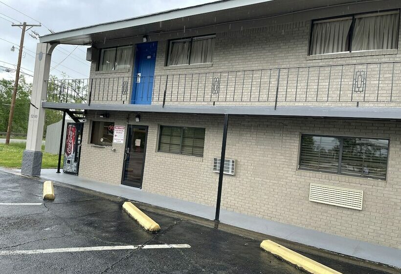 فندق Economy Inn