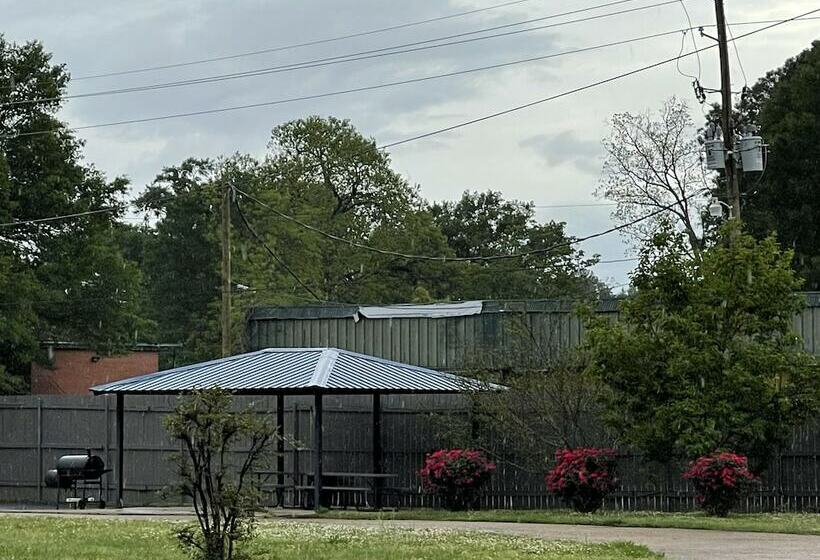 فندق Economy Inn