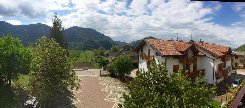 בית מלון כפרי Europa Cembra