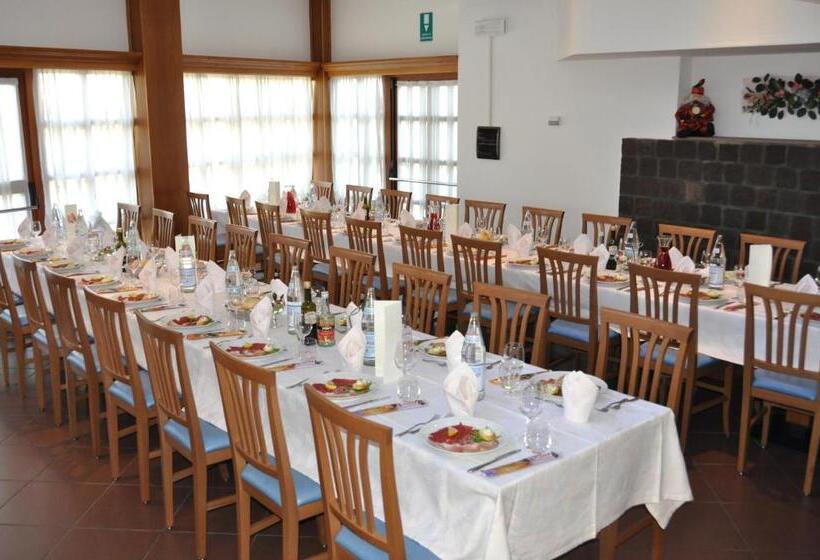 בית מלון כפרי Europa Cembra