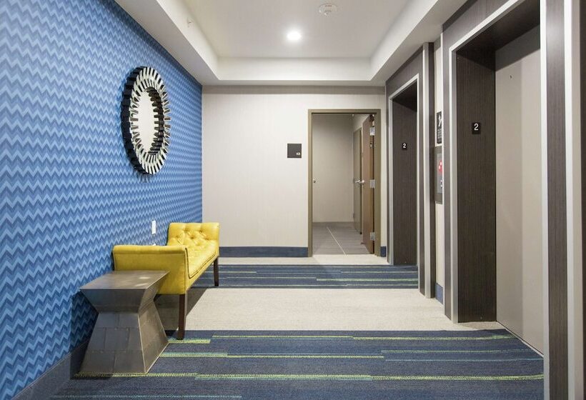 בית מלון כפרי Hampton Inn & Suites Stroud