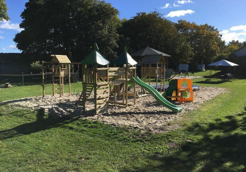 בית מלון כפרי Hestkær Family Rooms Summer Camp