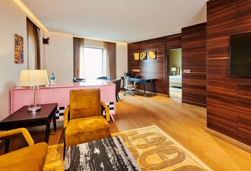 Отель Hilton Garden Inn Lucknow