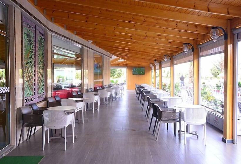 هتل Hôtel Hadaik Ain Asserdoune