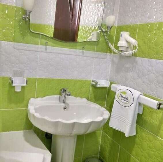 هتل Hôtel Hadaik Ain Asserdoune
