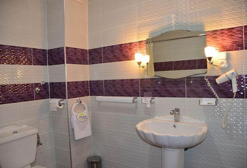 هتل Hôtel Hadaik Ain Asserdoune