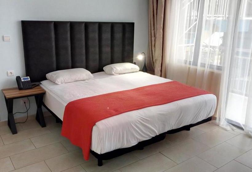 هتل Le Petit Bateau