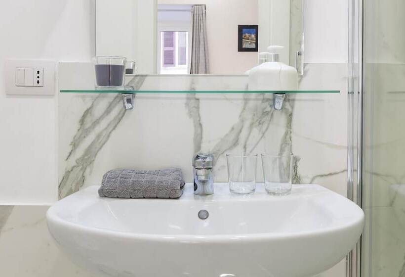 هتل Little Aurelius