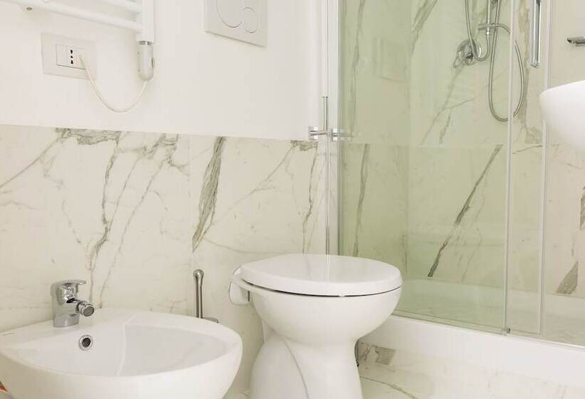 هتل Little Aurelius