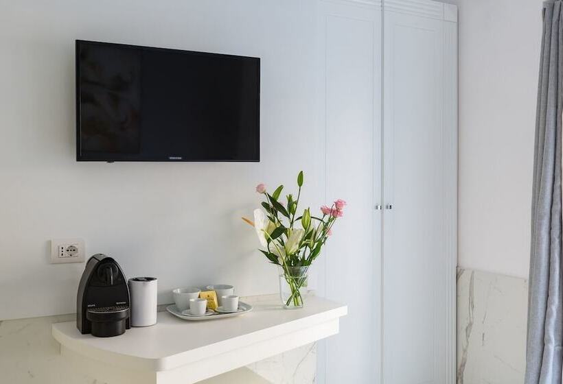 هتل Little Aurelius