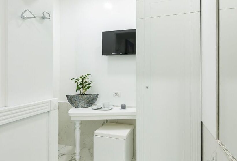 هتل Little Aurelius