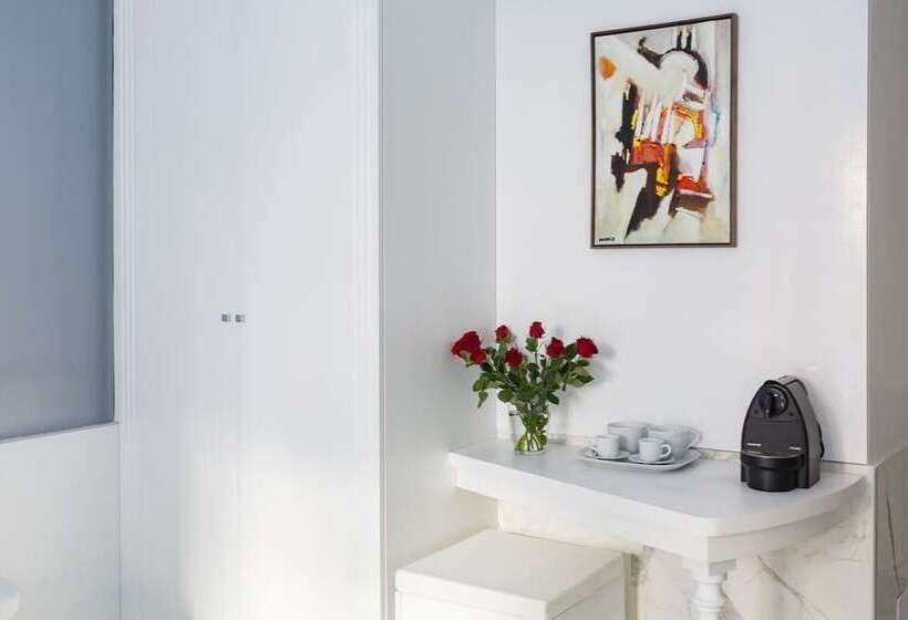 هتل Little Aurelius