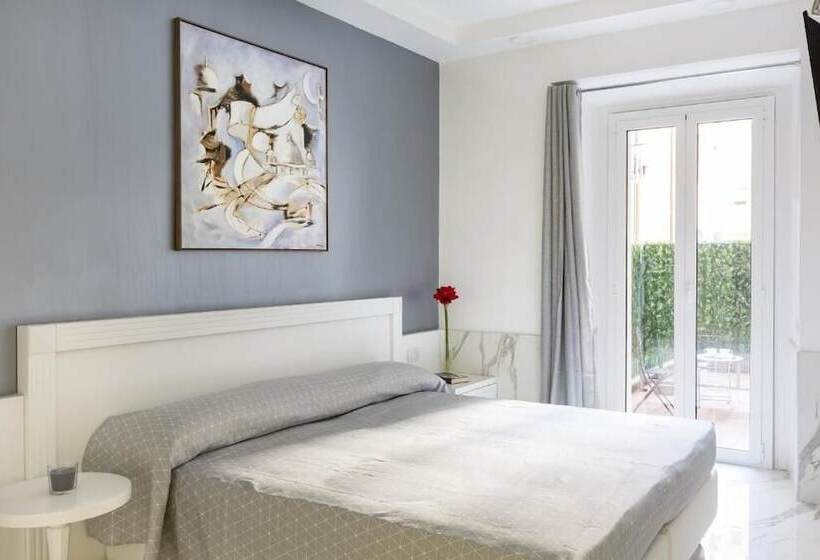 هتل Little Aurelius