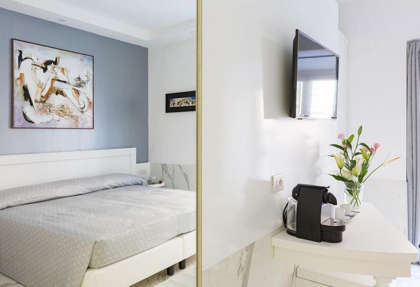 هتل Little Aurelius